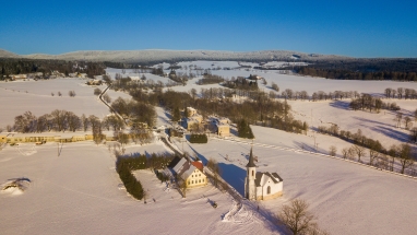 Škola na Vsi pohledem z nebes